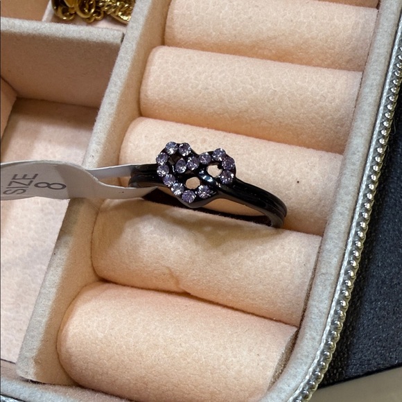 Jewelry - Elegant Black and Purple Heart Knot Fashion Ring size 8.